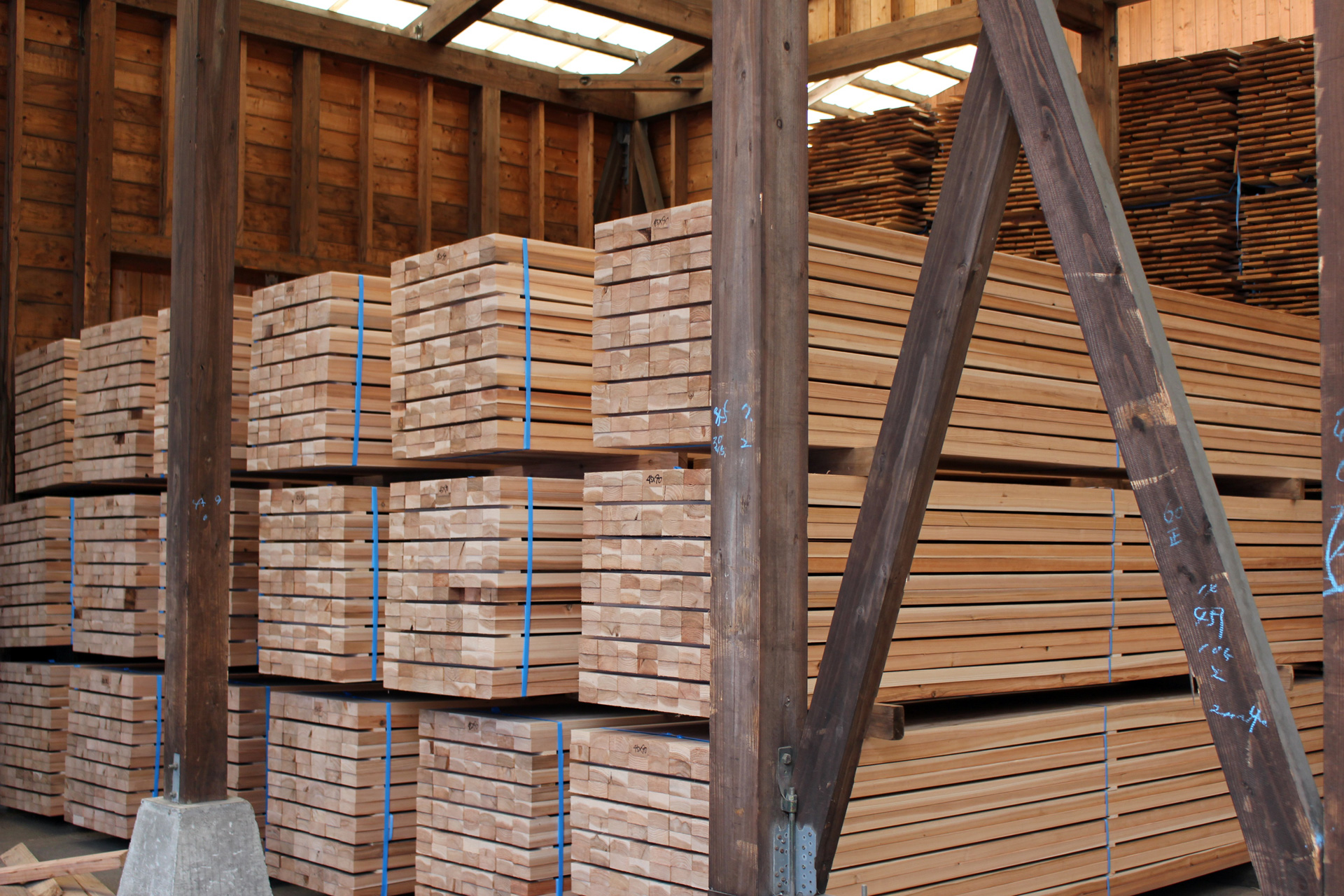 板材・角材・羽柄材など南阿蘇で木製品製材は有限会社清水へご依頼ください。